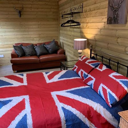 Bedrock Lodge Winterbourne ภายนอก รูปภาพ