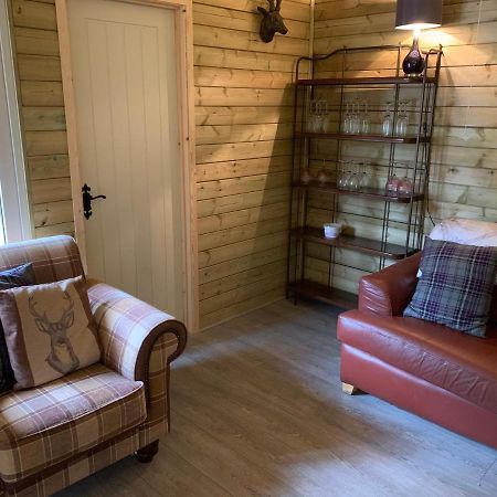 Bedrock Lodge Winterbourne ภายนอก รูปภาพ