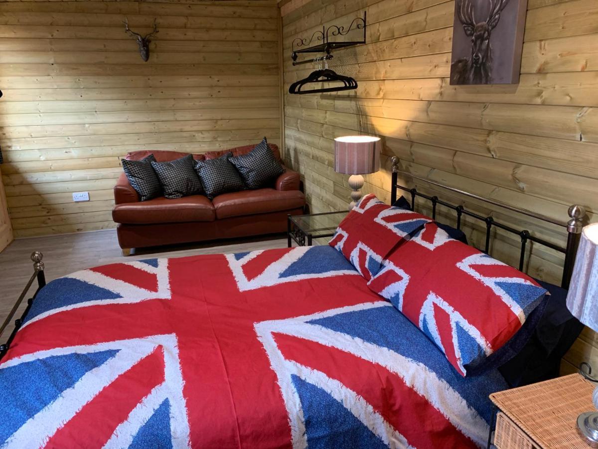 Bedrock Lodge Winterbourne ภายนอก รูปภาพ
