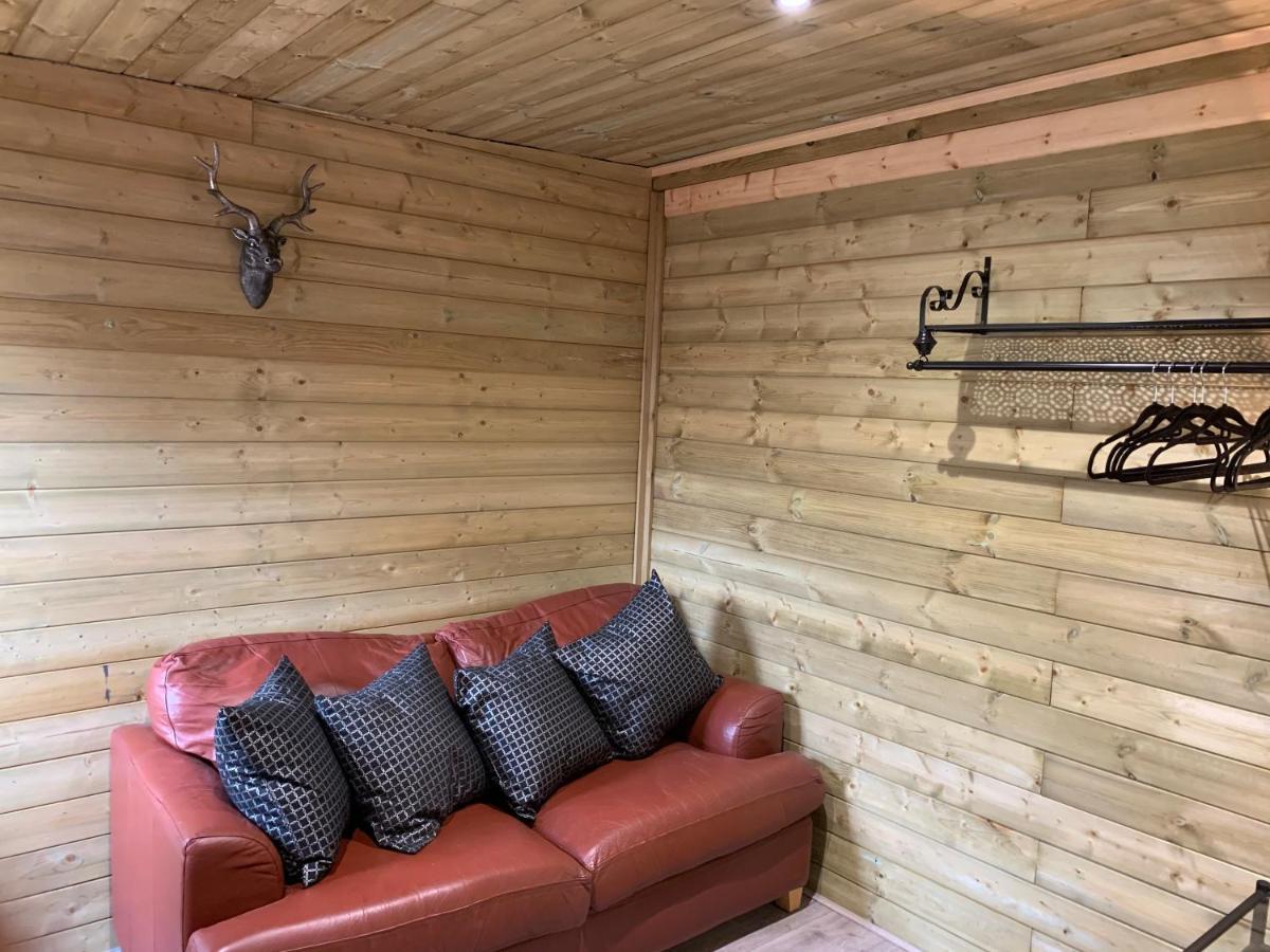 Bedrock Lodge Winterbourne ภายนอก รูปภาพ