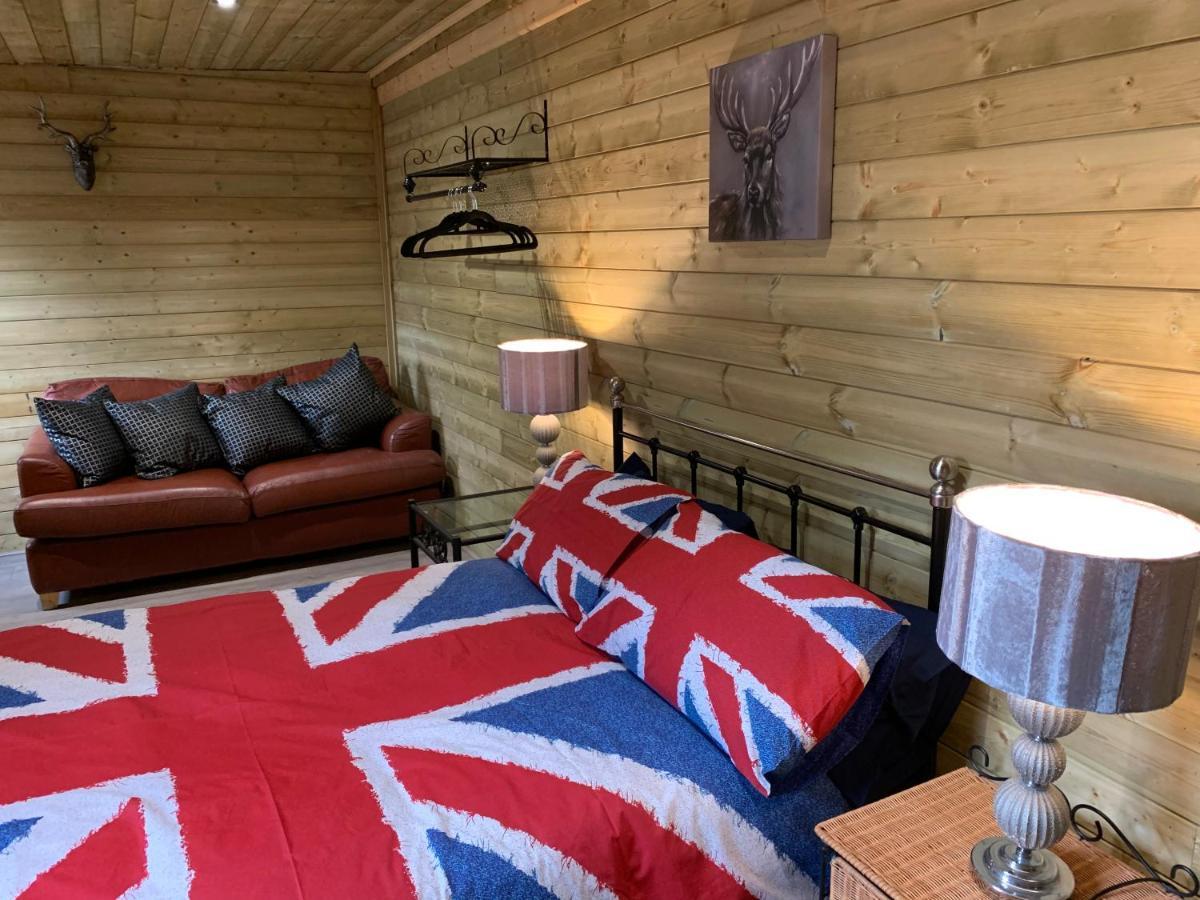 Bedrock Lodge Winterbourne ภายนอก รูปภาพ