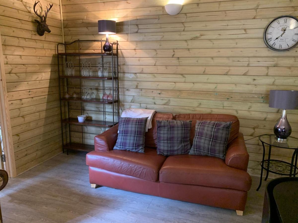 Bedrock Lodge Winterbourne ภายนอก รูปภาพ