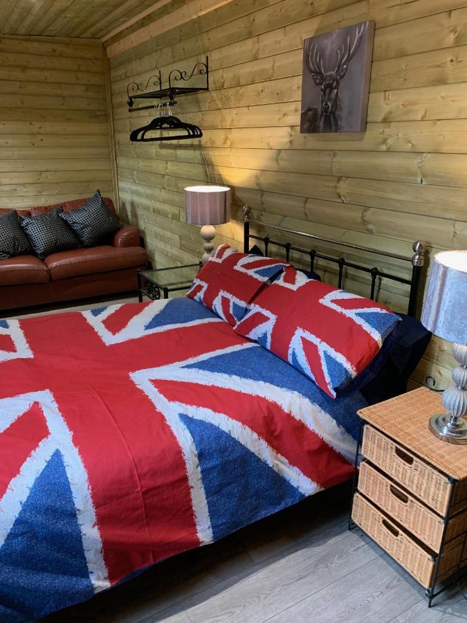 Bedrock Lodge Winterbourne ภายนอก รูปภาพ