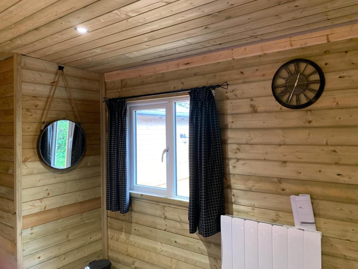 Bedrock Lodge Winterbourne ภายนอก รูปภาพ