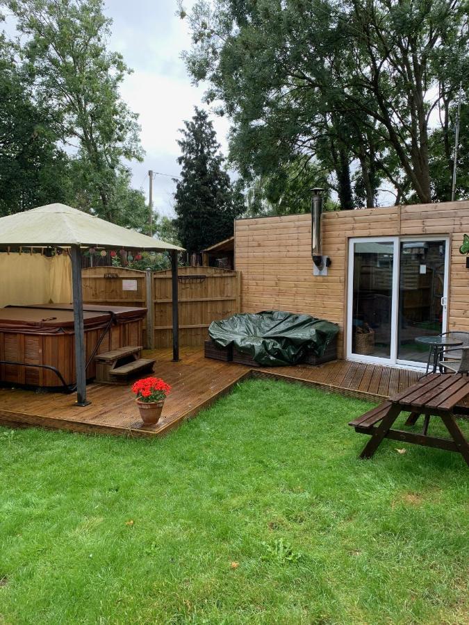Bedrock Lodge Winterbourne ภายนอก รูปภาพ