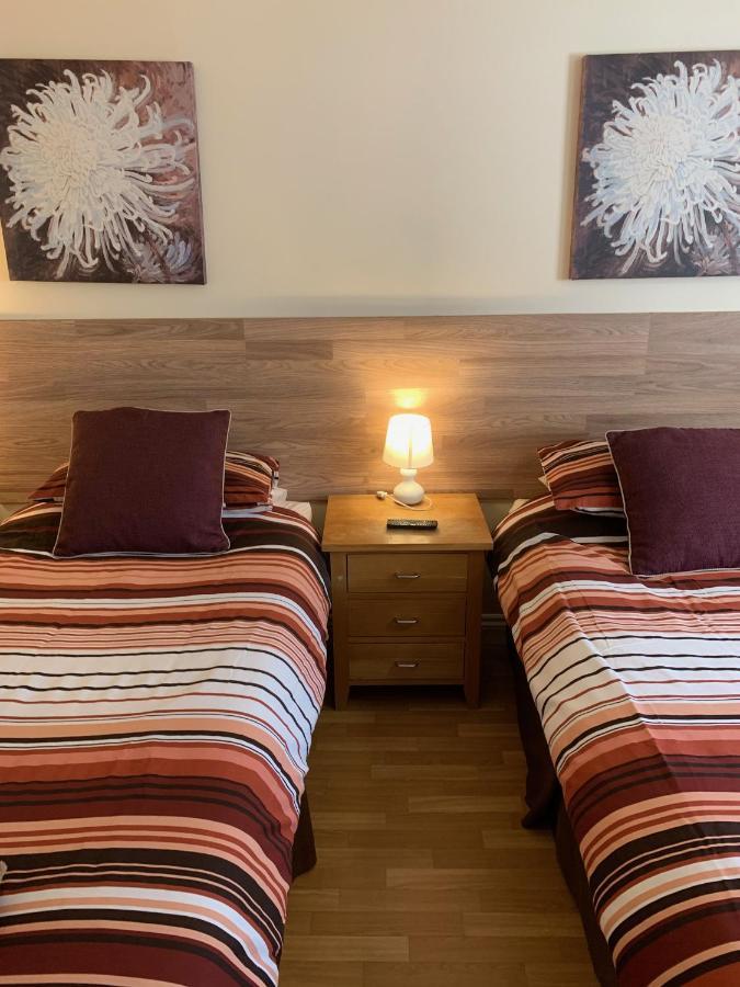 Bedrock Lodge Winterbourne ภายนอก รูปภาพ