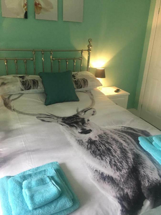 Bedrock Lodge Winterbourne ภายนอก รูปภาพ