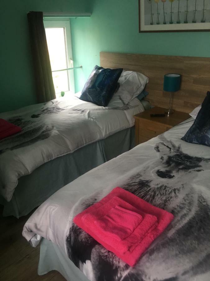 Bedrock Lodge Winterbourne ภายนอก รูปภาพ
